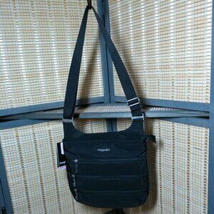 Black Baggallini Big Zipper Bagg with RFID
